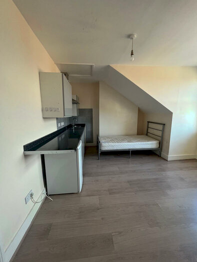 1 Bedroom Flat To Rent In Friern Barnet Road, London, N11