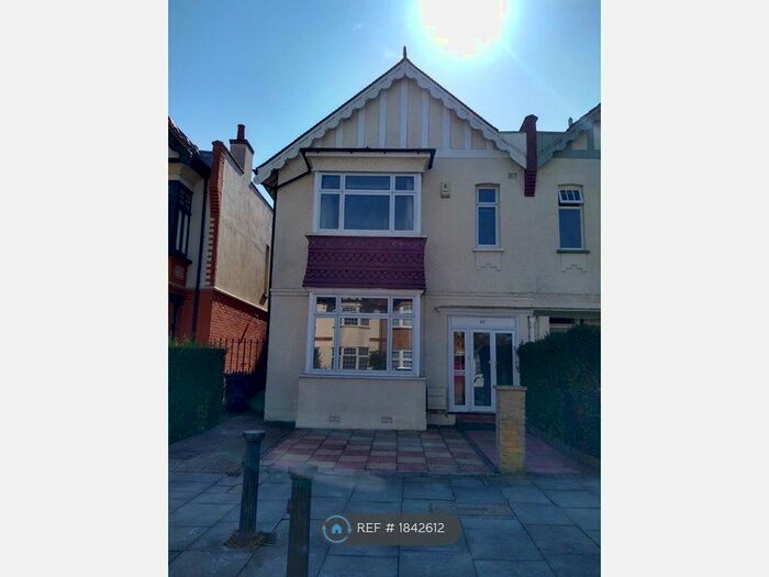 4 Bedroom Semi-Detached House To Rent In Church Lane, London, N2