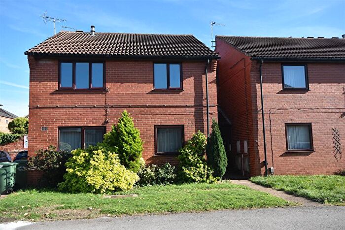 2 Bedroom Apartment For Sale In Mumby Close, Newark, NG24