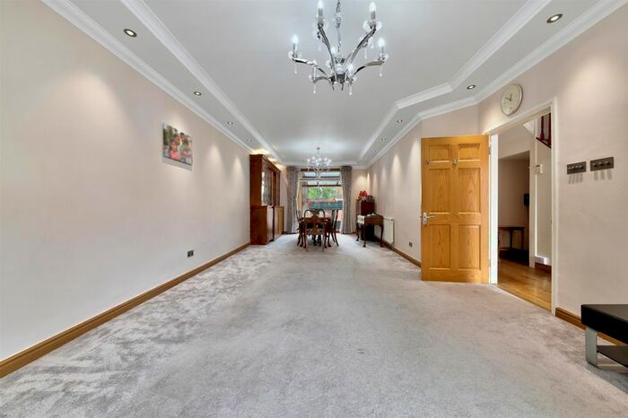 5 Bedroom Semi-Detached House To Rent In Wren Avenue, London, NW2
