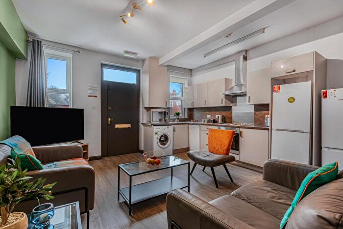 4 Bedroom House To Rent In North Lane, Leeds, LS6