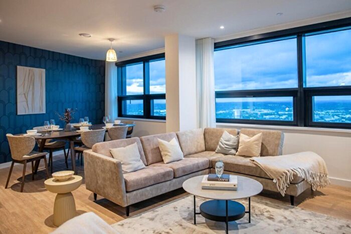 3 Bedroom Apartment To Rent In The Octagon, Birmingham, B3