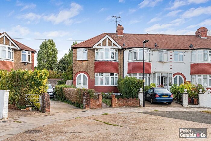 3 Bedroom Property For Sale In Devon Close, Perivale, Greenford, UB6