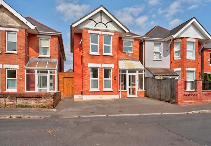 3 Bedroom Detached House For Sale In Colville Road, Bournemouth, BH5