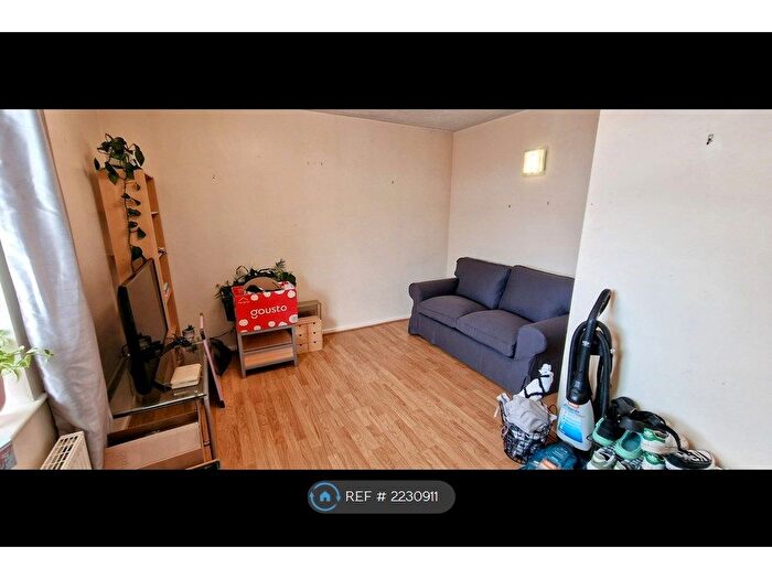 1 Bedroom Flat To Rent In Meanwood Road, Leeds, LS6