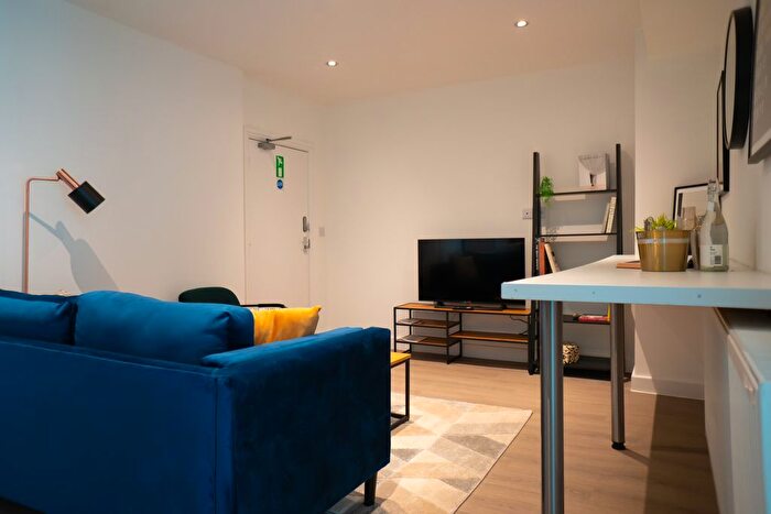 5 Bedroom Terraced House To Rent In , Maine Road, Manchester, M14