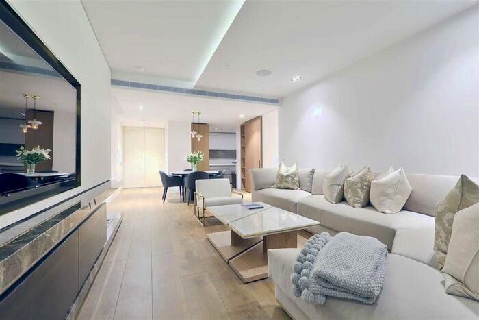 2 Bedroom Flat To Rent In Pearson Square, London, W1T