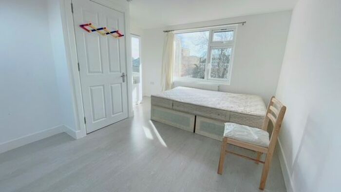 1 Bedroom Flat To Rent In Tentelow Lane, Southall, UB2