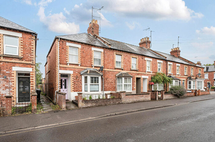 3 Bedroom End Of Terrace House For Sale In Ashcroft Gardens, Cirencester, Gloucestershire, GL7