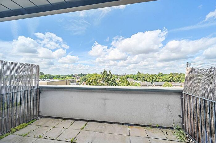 2 Bedroom Flat To Rent In Ashmead House, Ealing, London, W13