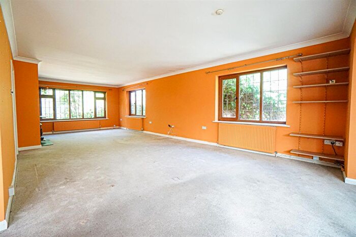 4 Bedroom Detached House For Sale In St. Helens Park Road, Hastings, TN34