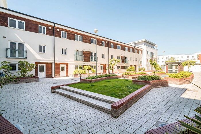 2 Bedroom Flat For Sale In Stane Grove, Clapham, SW9
