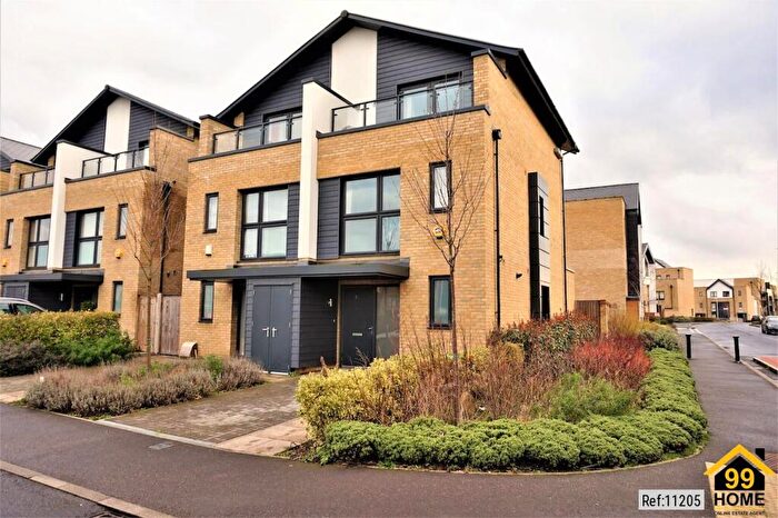 3 Bedroom Semi Detached House To Rent In Elderberry Close, Kings Park, Romford, United Kingdom, RM3