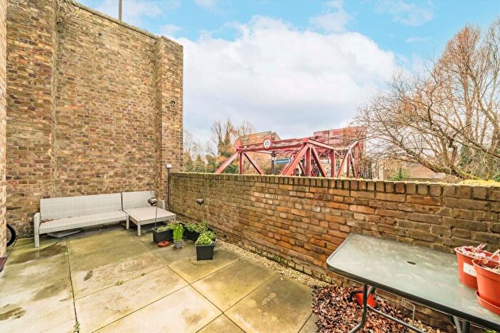1 Bedroom Flat For Sale In Rum Close, Wapping, E1W