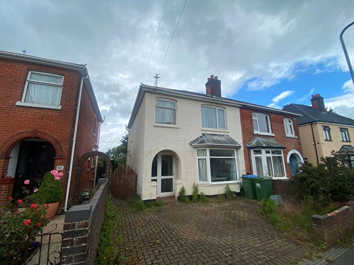 3 Bedroom Semi-Detached House For Sale In Lilac Road, Southampton, SO16