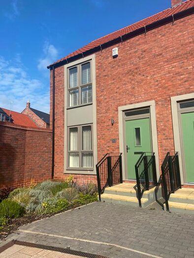 2 Bedroom End Of Terrace House To Rent In Scott's Square, Hull, HU1