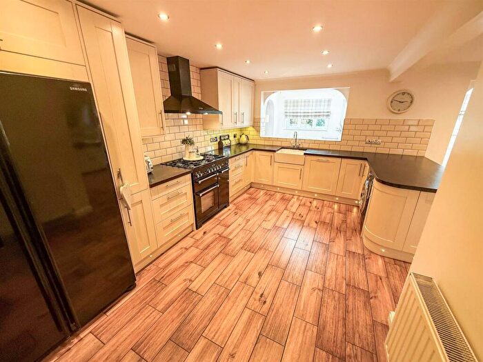 4 Bedroom Detached House For Sale In Maes Hyfryd, Chirk, LL14