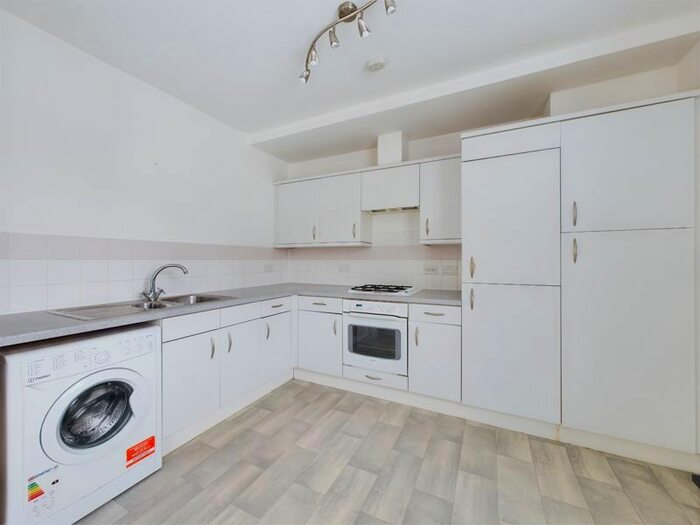 1 Bedroom Flat To Rent In Godstone Road, Whyteleafe, CR3