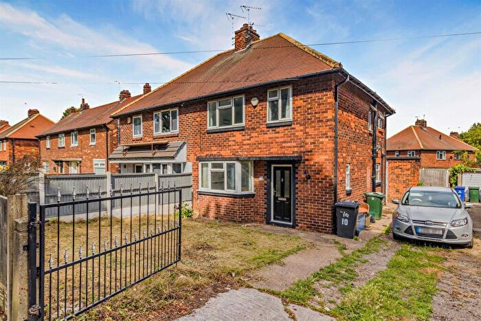 3 Bedroom Semi-Detached House For Sale In Elmwood Avenue, Woodlands, Doncaster, DN6