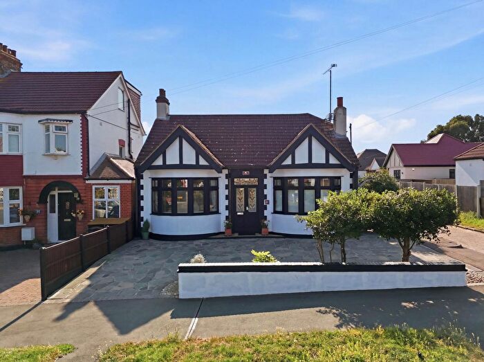 2 Bedroom Detached Bungalow For Sale In Highfield Gardens, Westcliff-On-Sea, SS0