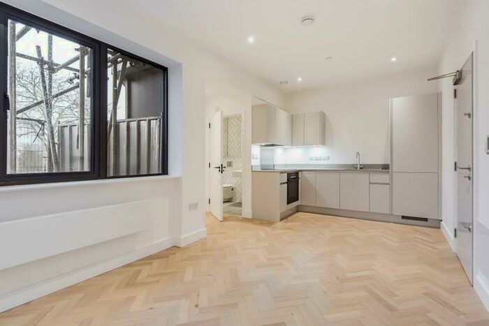 1 Bedroom Apartment To Rent In Park House, Bath Road, SL1