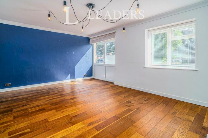 2 Bedroom Maisonette To Rent In The Ridgeway, AL4