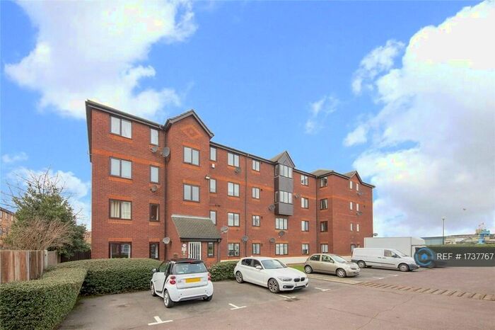 1 Bedroom Flat To Rent In Redding House, London, SE18