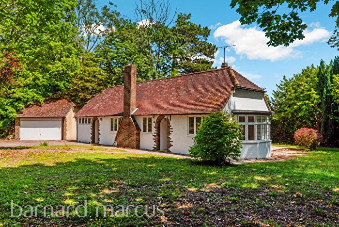 3 Bedroom Bungalow To Rent In Starrock Road, Coulsdon, CR5