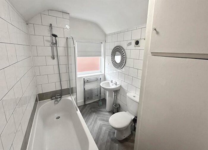 4 Bedroom End Of Terrace House To Rent In Sefton Road, Birmingham, B16