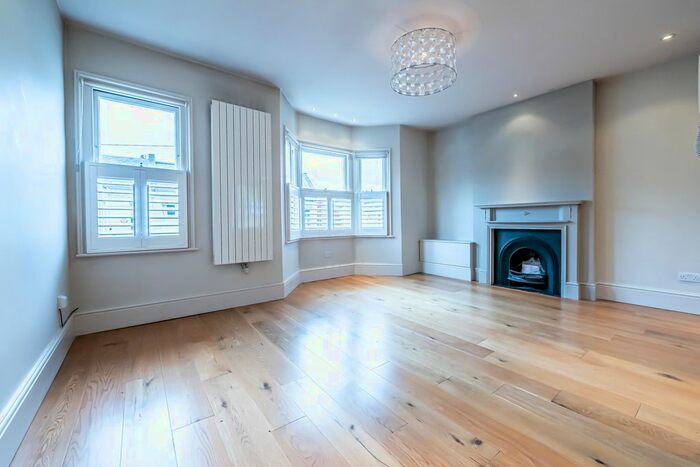 3 Bedroom Flat To Rent In Parthenia Road, London, SW6