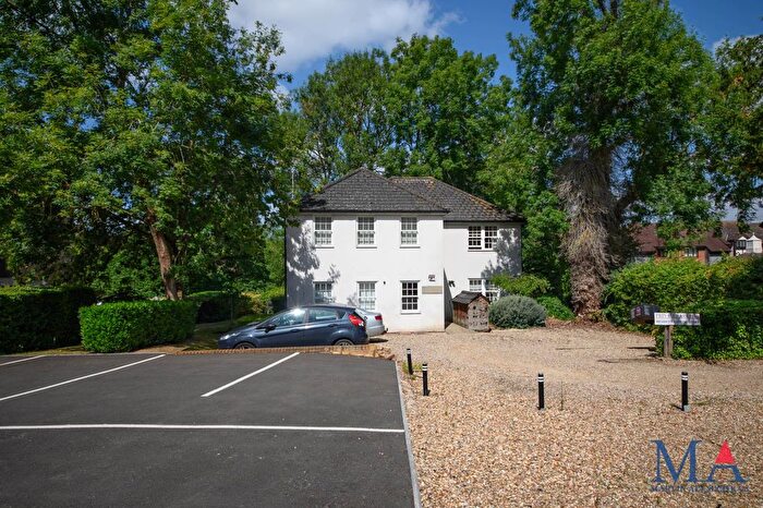 1 Bedroom Flat For Sale In Romeland, Elstree, WD6