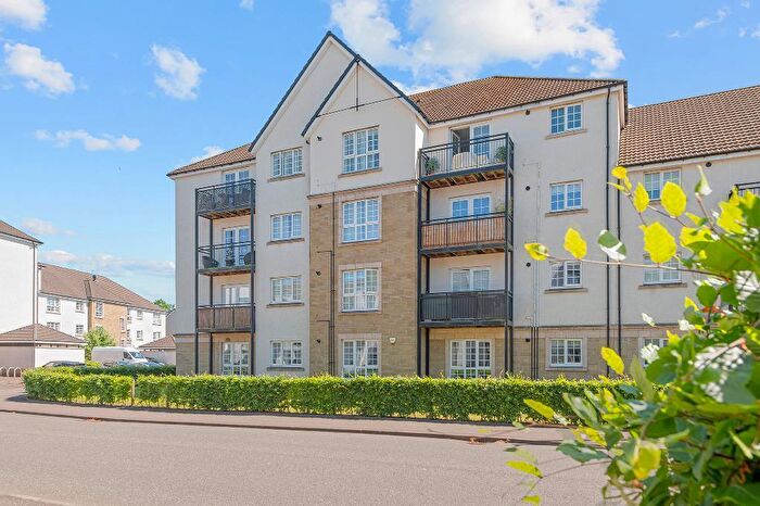 2 Bedroom Flat For Sale In Crown Crescent, Kinnaird, Larbert, FK5