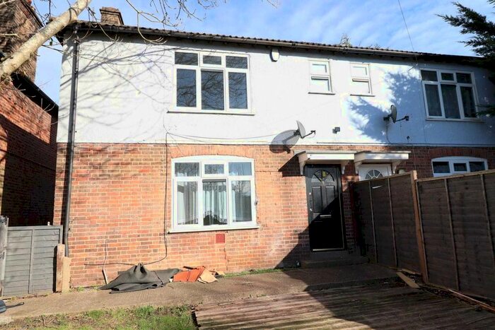 3 Bedroom Semi-Detached House To Rent In Bank Street, High Wycombe, HP13