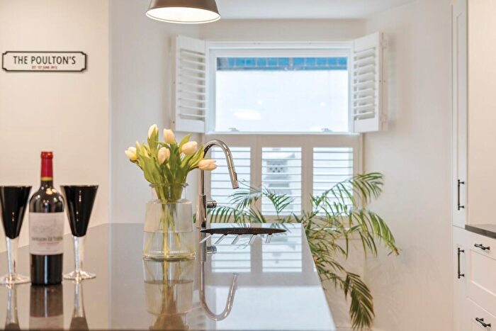 4 Bedroom Semi Detached House For Sale In Earlsbrook Road, Redhill, RH1