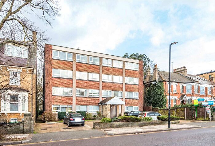 1 Bedroom Flat For Sale In Brownlow Road, London, N11