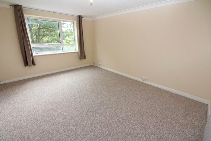 2 Bedroom Flat To Rent In Linkside, Enfield, EN2