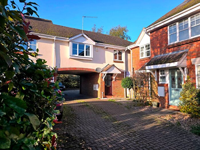 1 Bedroom Flat To Rent In Crosby Way, Farnham, GU9