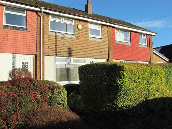 3 Bedroom Town House To Rent In Pennine Drive Milnrow, OL16