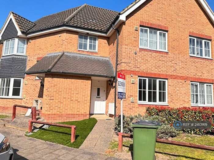 2 Bedroom Maisonette To Rent In Waterside Close, London, SE28