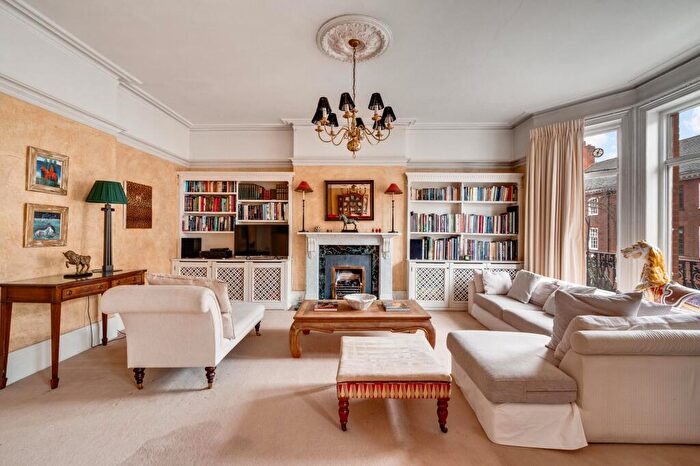 4 Bedroom Flat To Rent In Drayton Gardens, SW10
