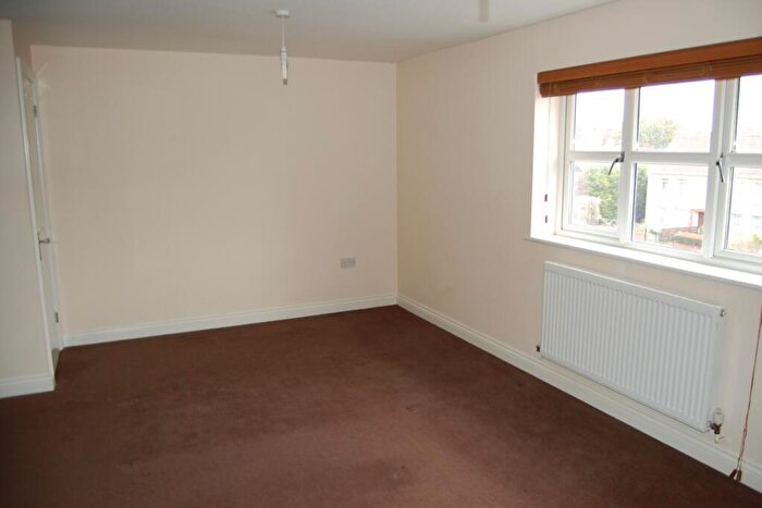 2 Bedroom Flat To Rent In Chase Road, Kingswood, Bristol, BS15