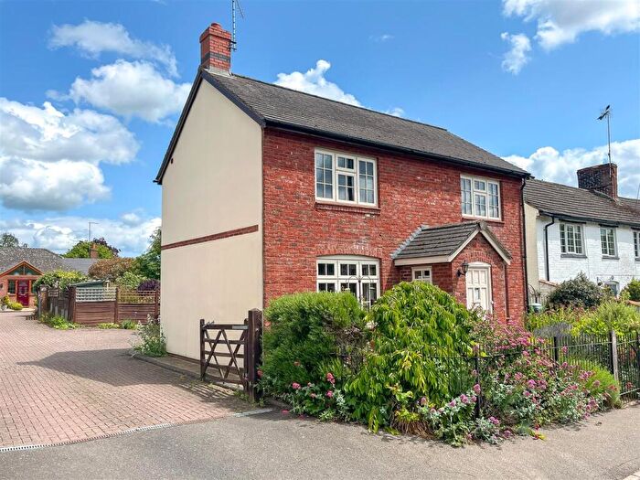 4 Bedroom Detached House For Sale In Churchill Road, Welton, NN11