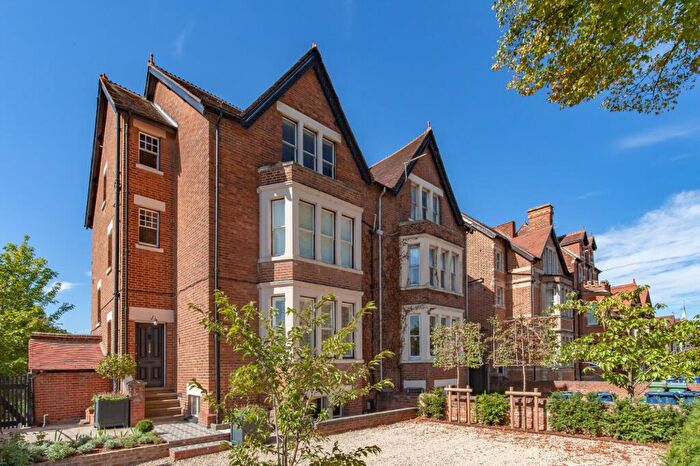 5 Bedroom Semi-Detached House For Sale In Iffley Road, Oxford, OX4