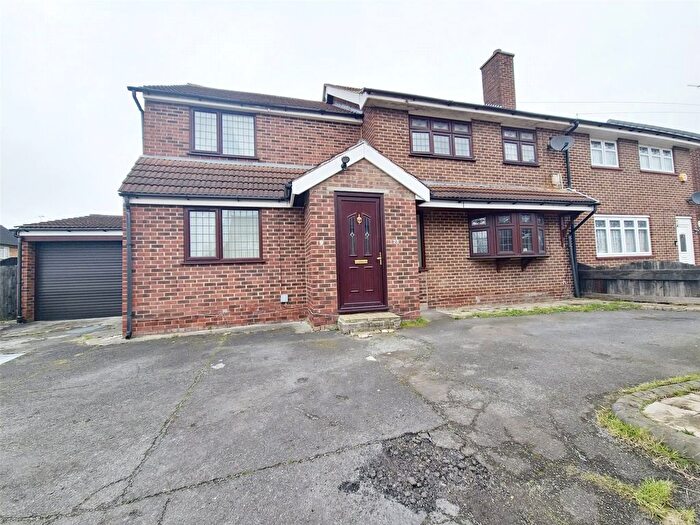 3 Bedroom End Of Terrace House To Rent In Elliott Gardens, Romford, RM3