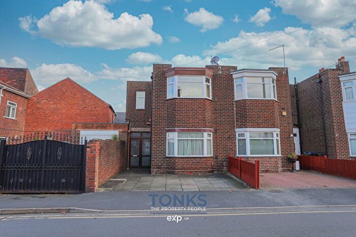 3 Bedroom Semi Detached House For Sale In Titford Road, Oldbury, B69