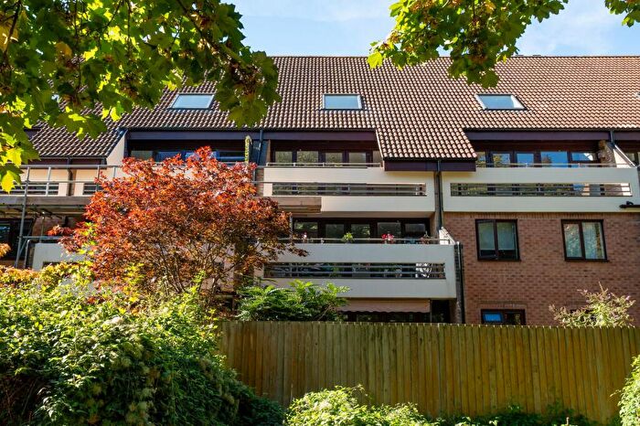 2 Bedroom Flat For Sale In Kingsway Gardens, Saxon Court Kingsway Gardens, SP10
