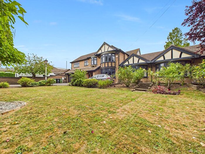 4 Bedroom Detached House For Sale In Broadway, Yaxley, PE7