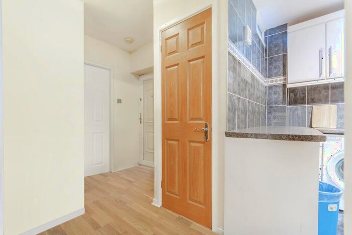 2 Bedroom Apartment To Rent In Malcolm Close, Nottingham, Nottinghamshire, NG3