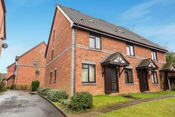 2 Bedroom Flat To Rent In Woking, Surrey, GU22