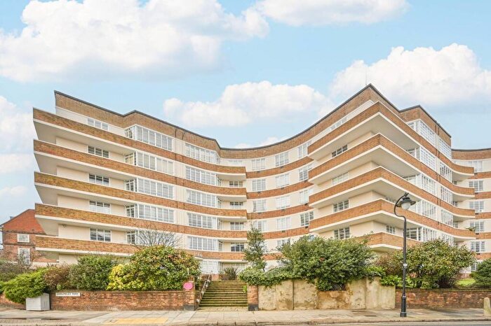 3 Bedroom Flat For Sale In Cholmeley Lodge, Cholmeley Park, London, , Highgate, London, N6